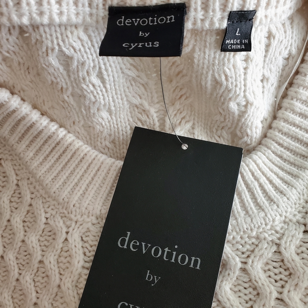 NWT Devotion by Cyrus Off White Crew Neck Sweater - Picture 5 of 6